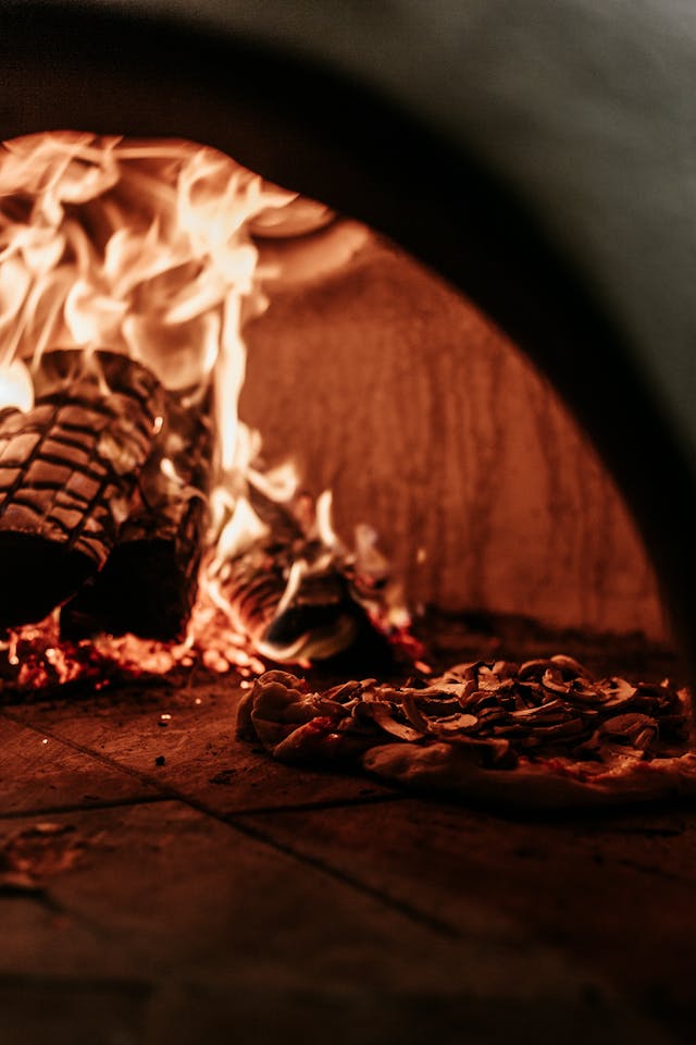 Pizza oven timber 